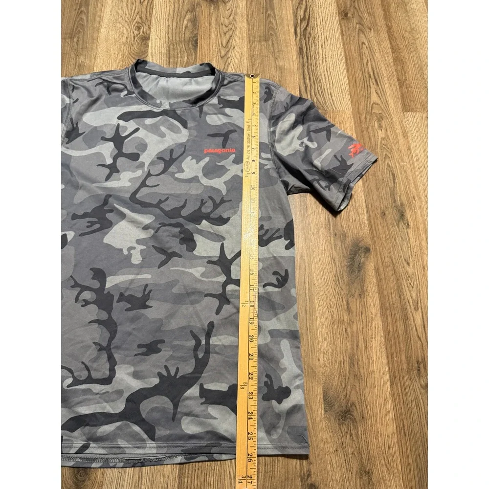 Patagonia Shirts Men Size Small Grey Short Sleeve Rash Guard Antler Print